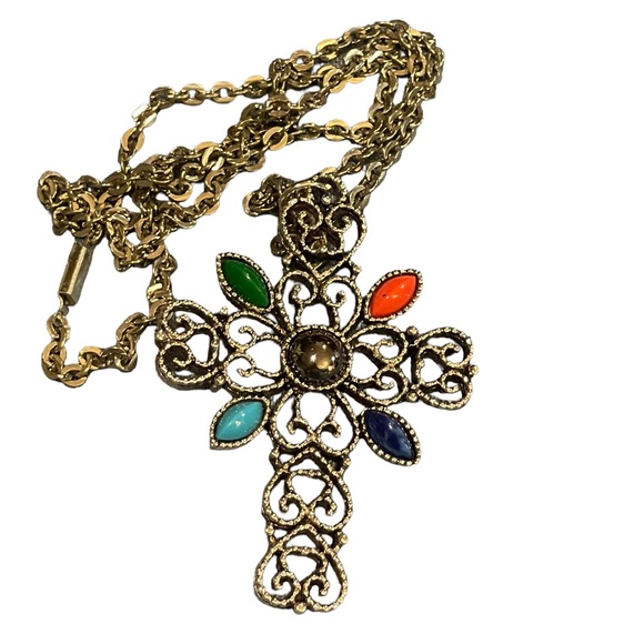 Vintage 1970s Avone silver finish faux stone ornate filagree cross necklace - Picture 4 of 6